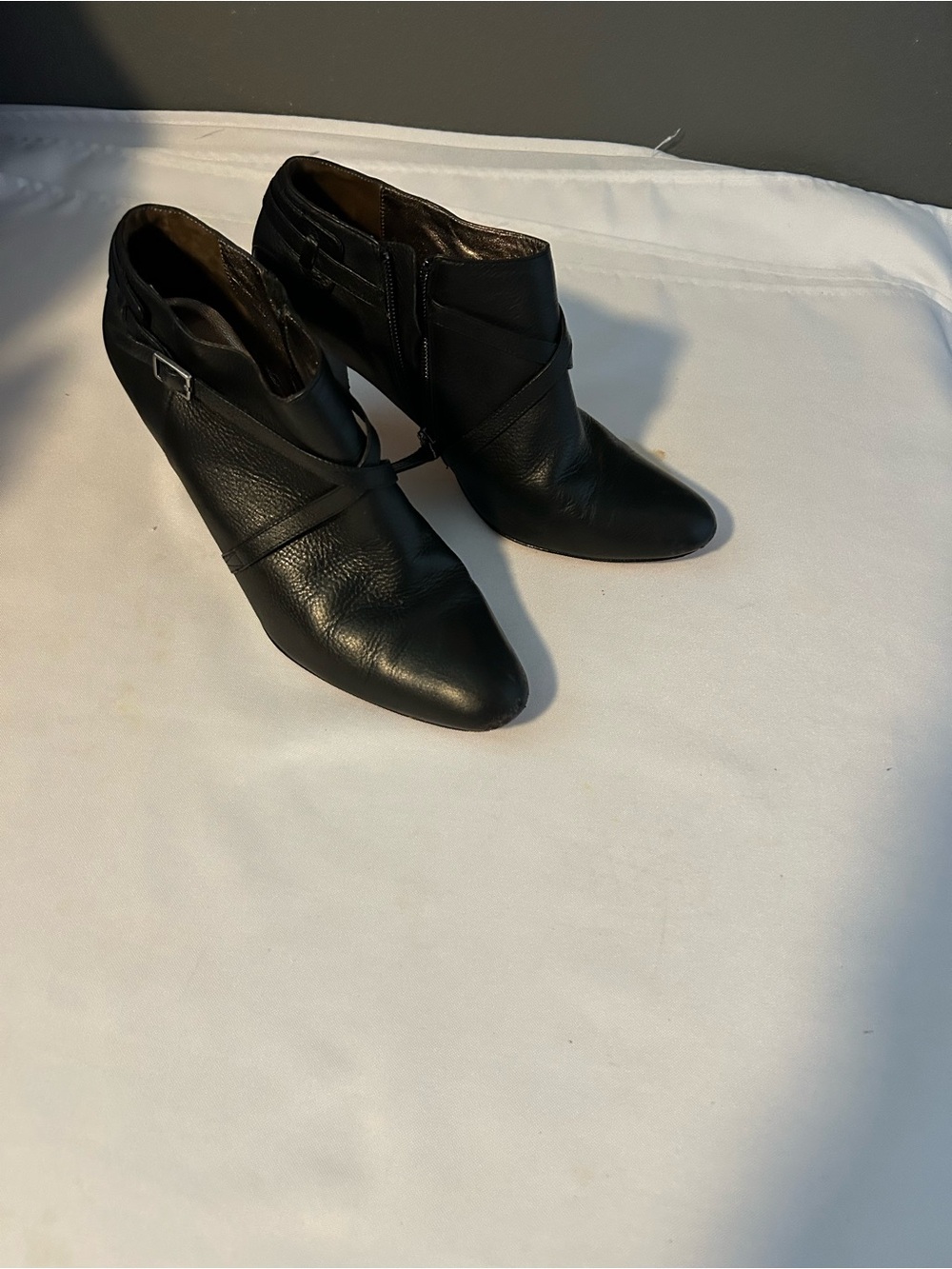 Brooks Brothers Black Women's Leather Ankle Booties - Sleek Side-Zip Design
